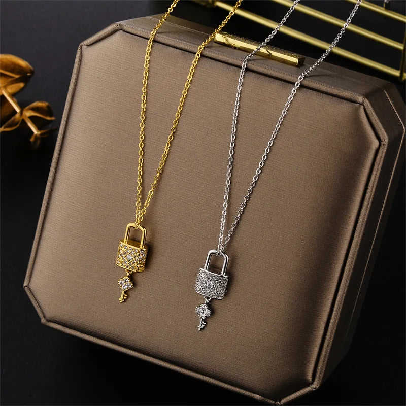 Necklace with key and padlock pendant gold