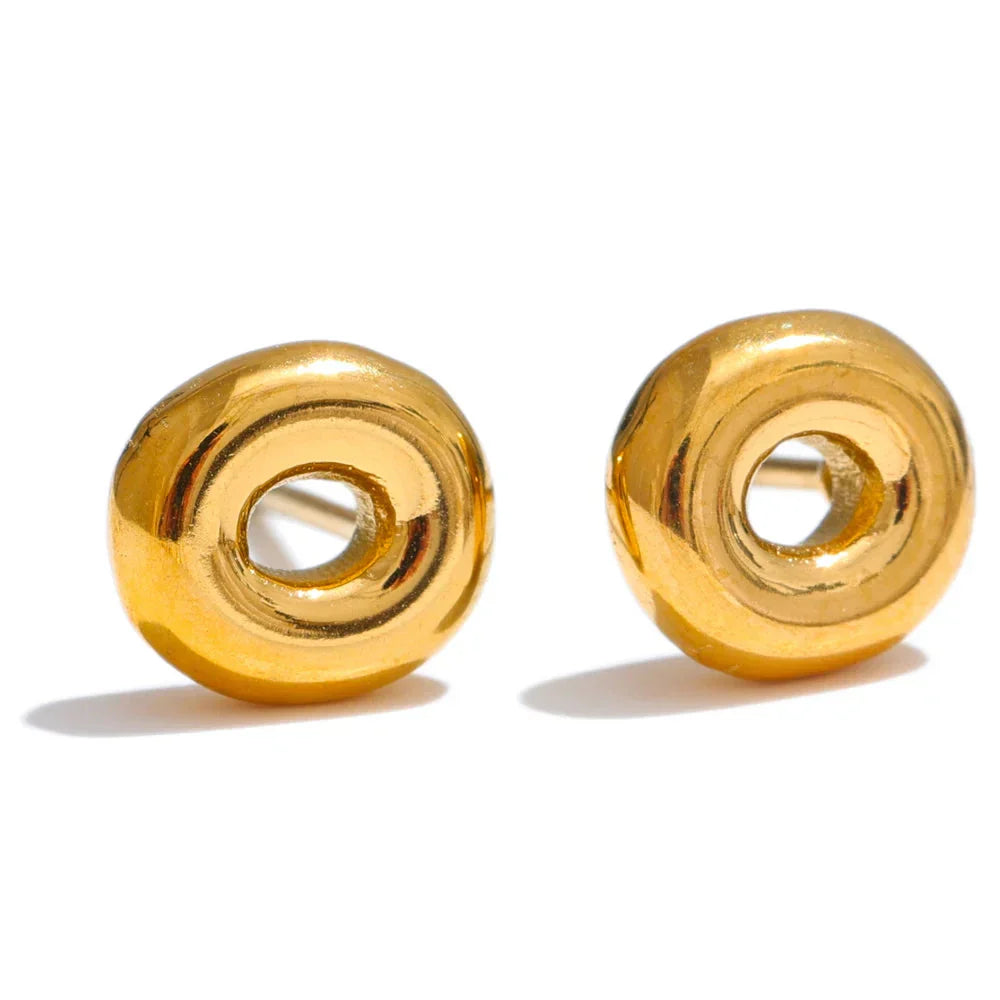 Personalized earrings with initial o
