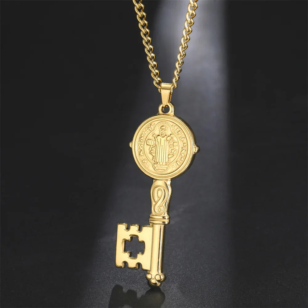 Necklace with Catholic key pendant gold