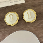 White key round earrings