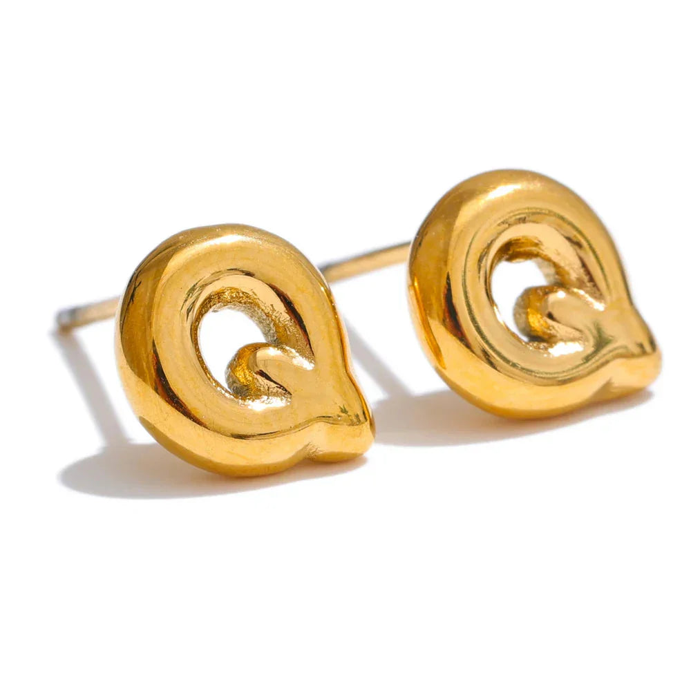 Personalized earrings with initial q