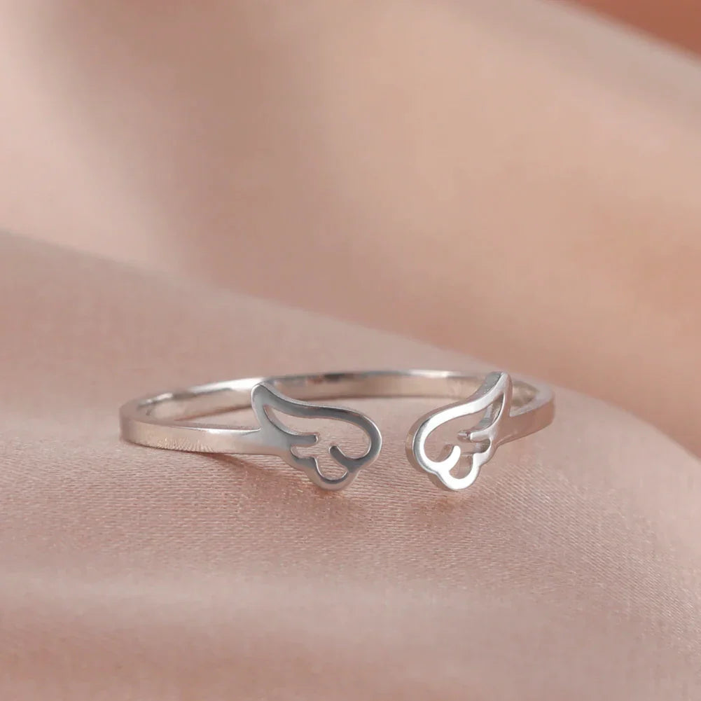 Women's angel wing ring in silver