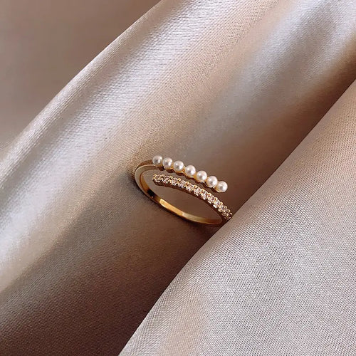 Ring with White Pearls and Rhinestones