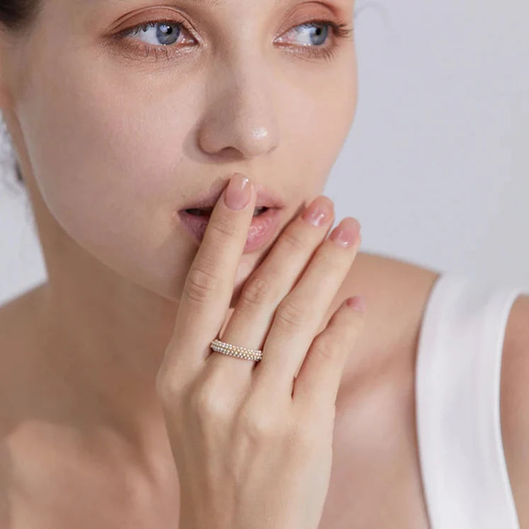 Elegant Style Ring with Pearls
