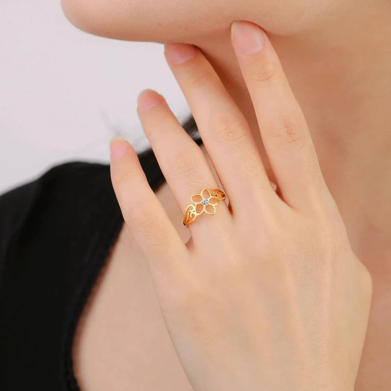 Flower Ring with 5 Petals and Gold Zircon