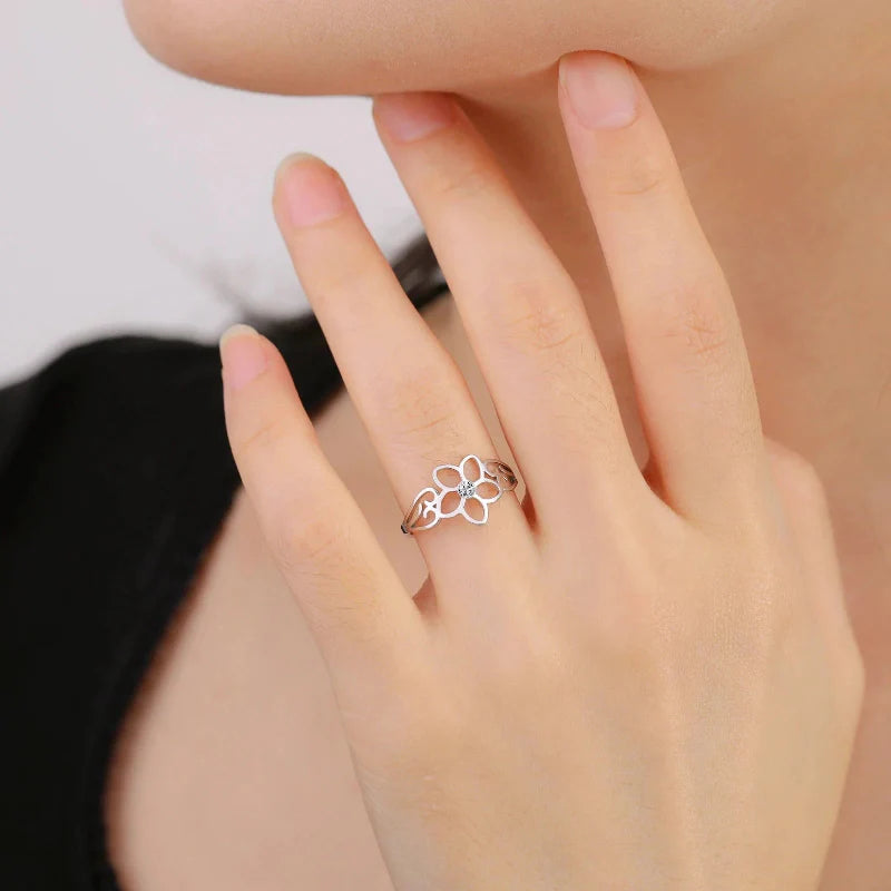 Flower Ring with 5 Petals and Silver Zircon