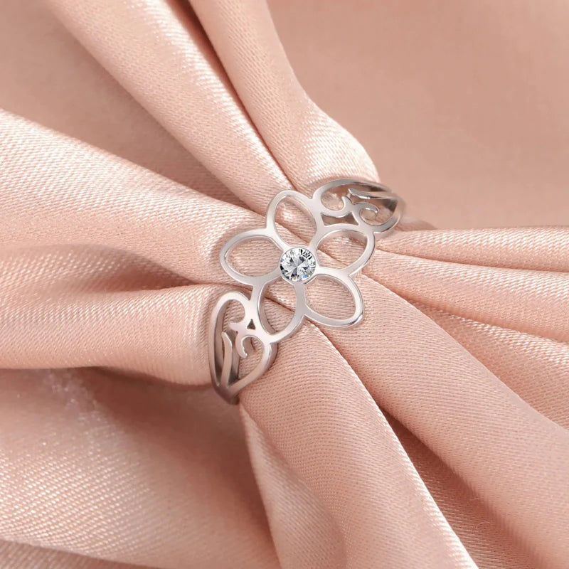 Flower Ring with 5 Petals and Silver Zircon