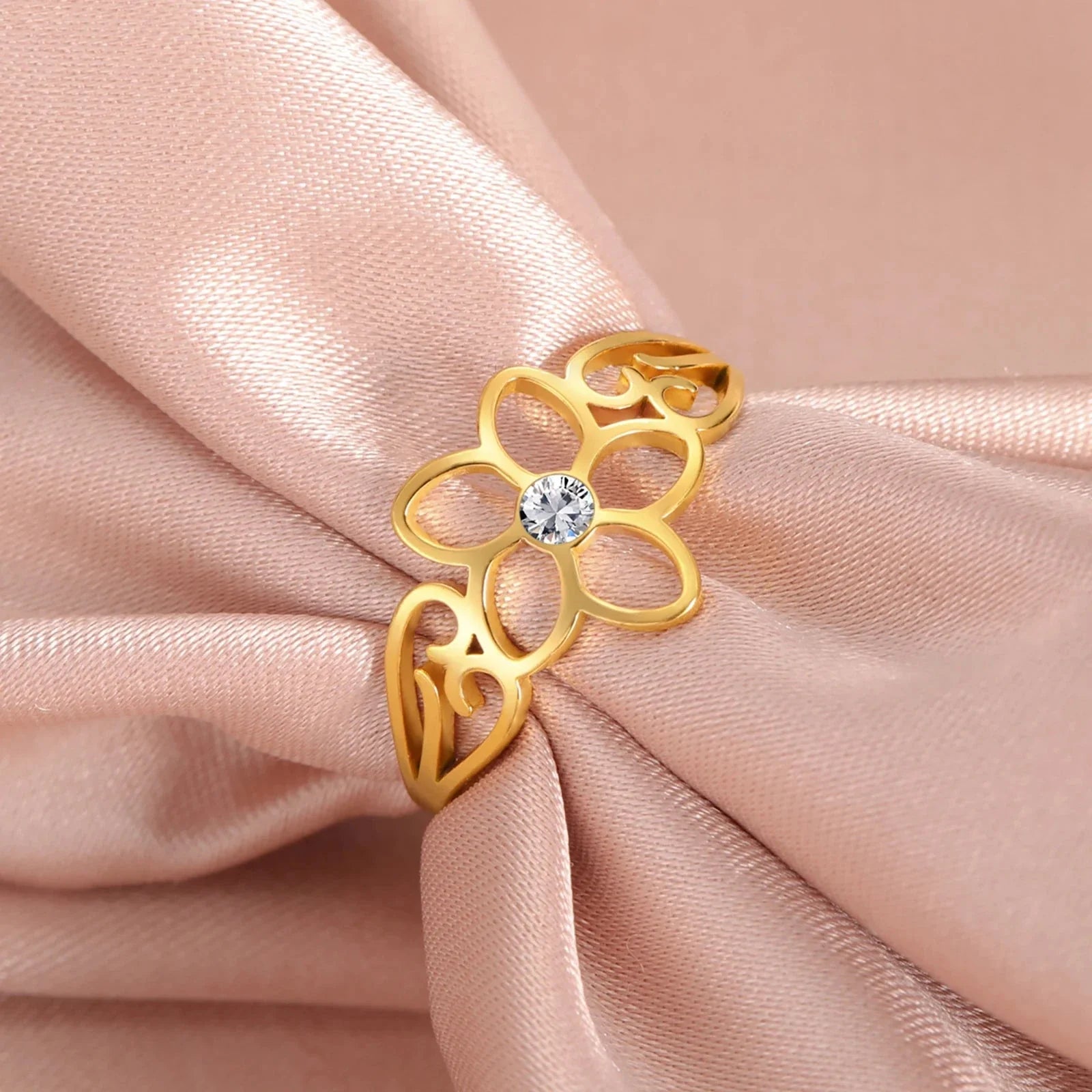 Flower Ring with 5 Petals and Gold Zircon