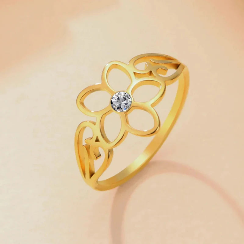 Flower Ring with 5 Petals and Gold Zircon