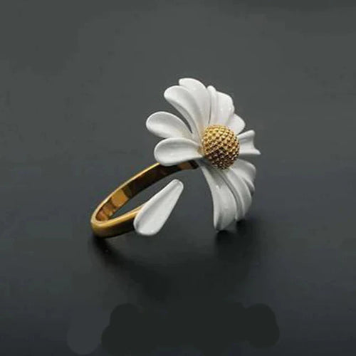 Stylized Daisy Flower Ring