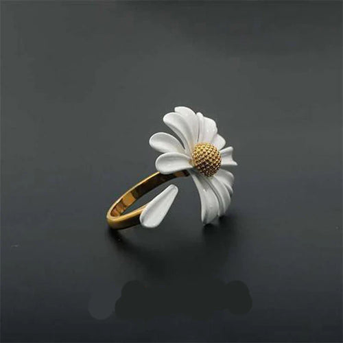 Stylized Daisy Flower Ring