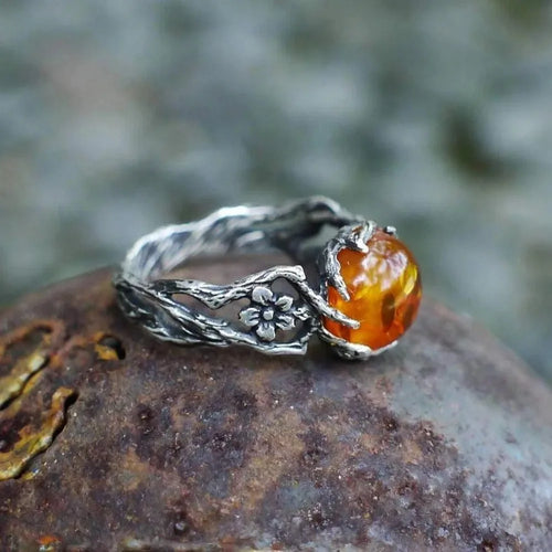 Retro-Style Flower and Pearl Band Ring