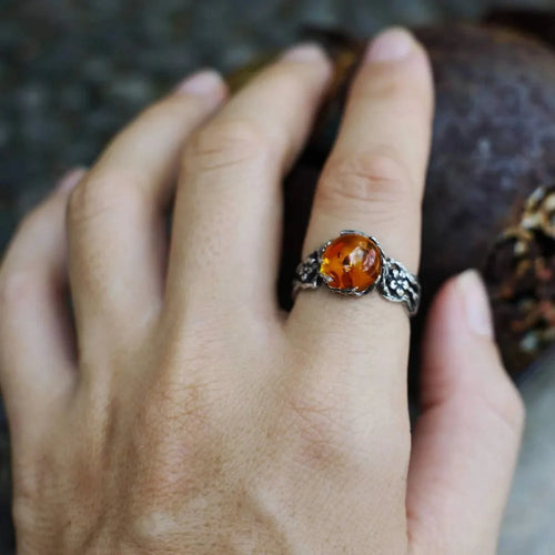 Retro-Style Flower and Pearl Band Ring