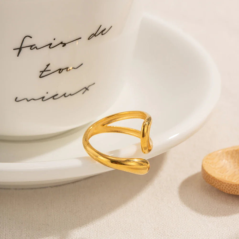 Hollow Water Drop Ring Band Gold