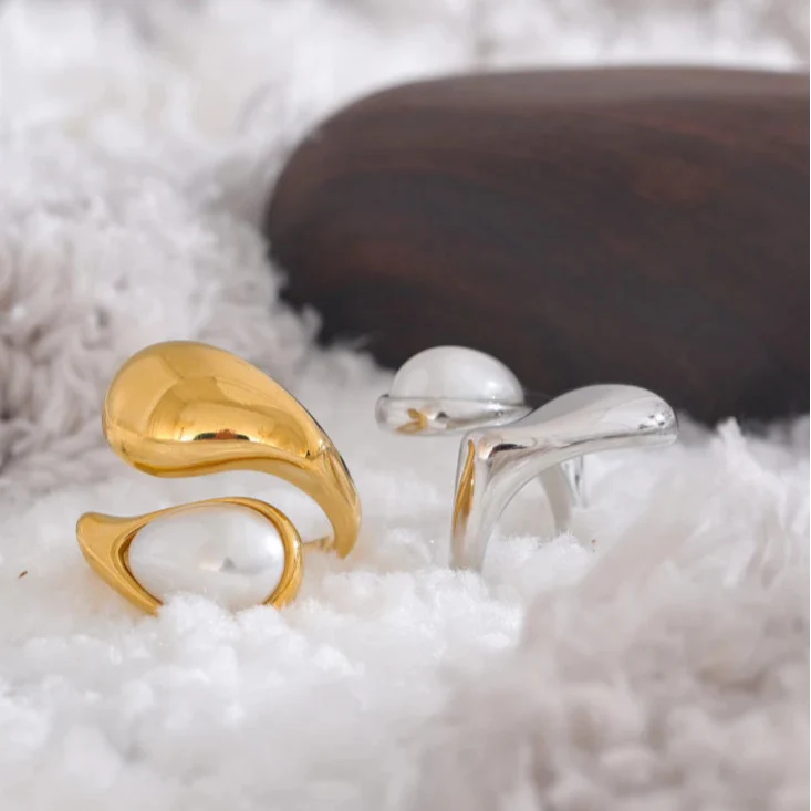 White Pearl Water Drop Ring Gold