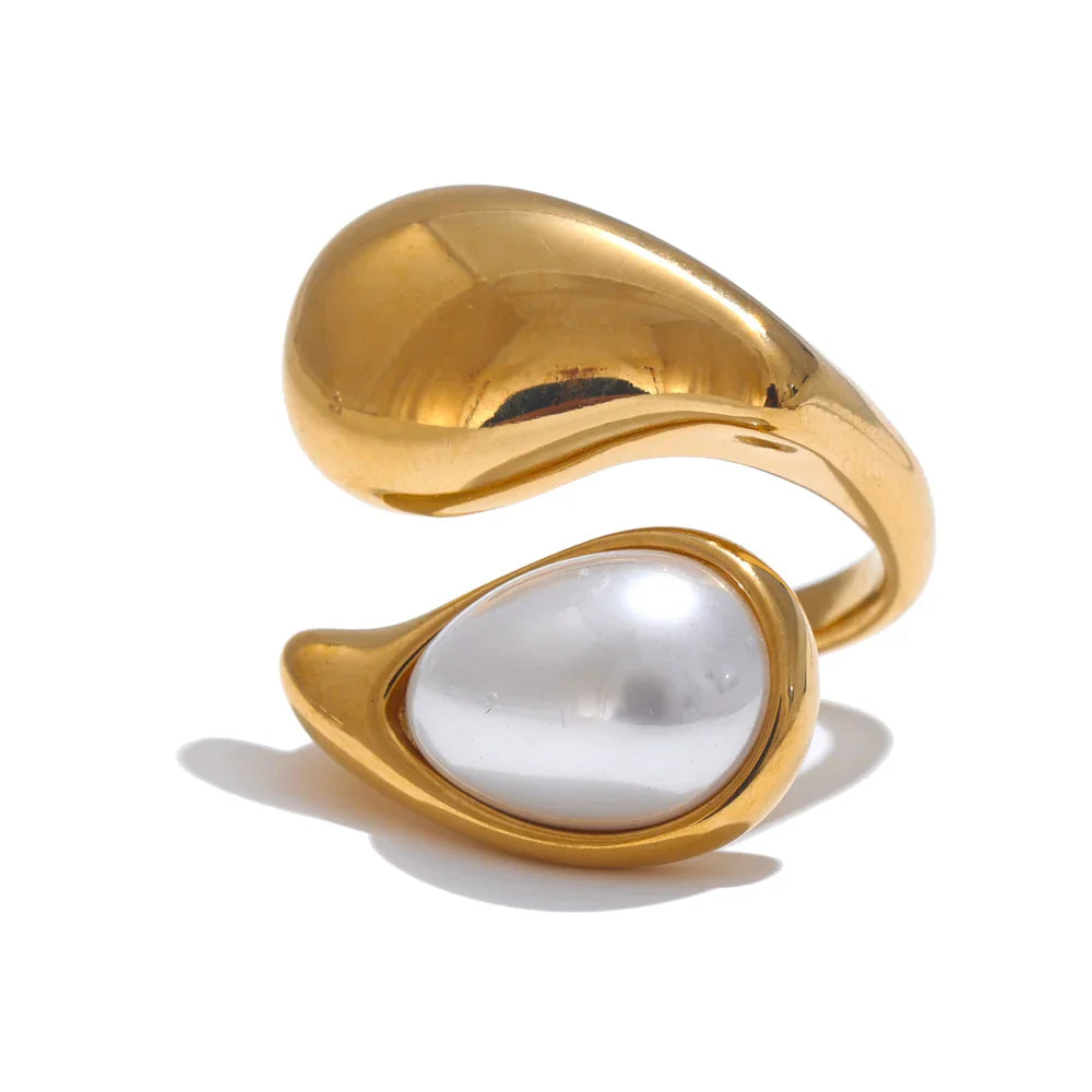 White Pearl Water Drop Ring Gold