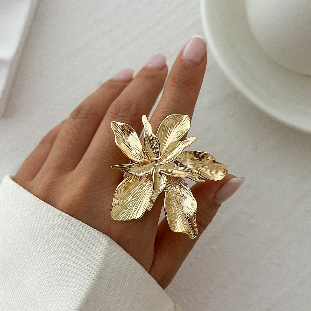 Ring Large Flower Band Gold