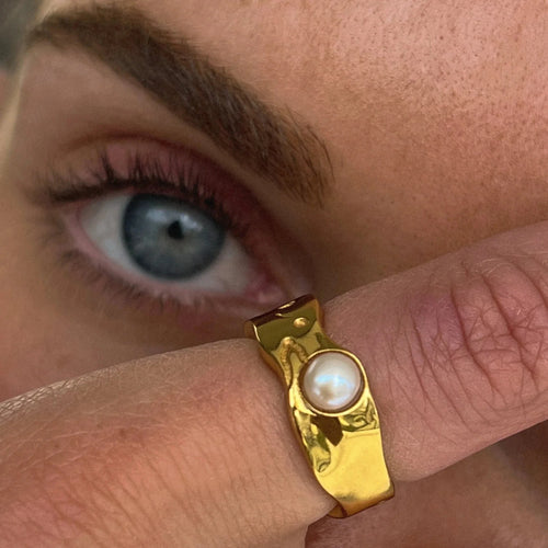 Women's Ring with Pearl