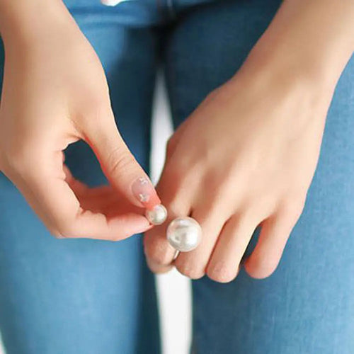 Retro-Style Ring with White Pearls silver