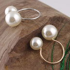 Retro-Style Ring with White Pearls gold