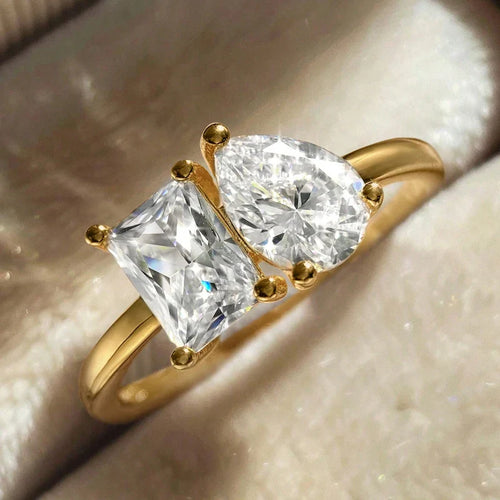Ring with Water Drop Zircon in Gold