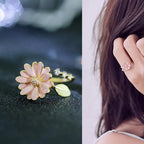 Ring with a Pretty Daisy Flower