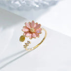 Ring with a Pretty Daisy Flower