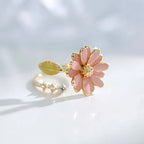 Ring with a Pretty Daisy Flower