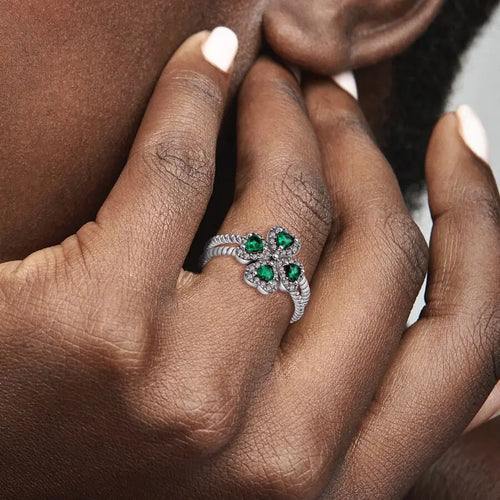 Ring with Four-Leaf Clover in Green Zircon