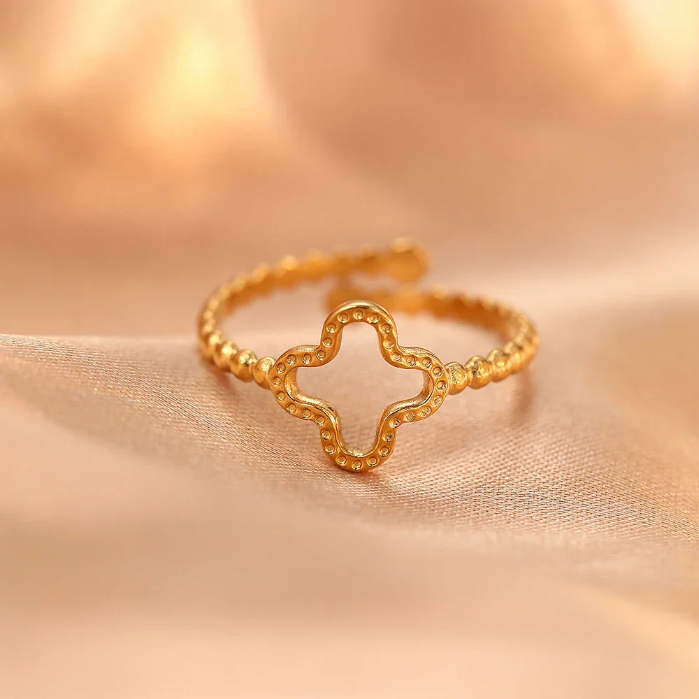 Ring with 4-Leaf Clover for Women in gold