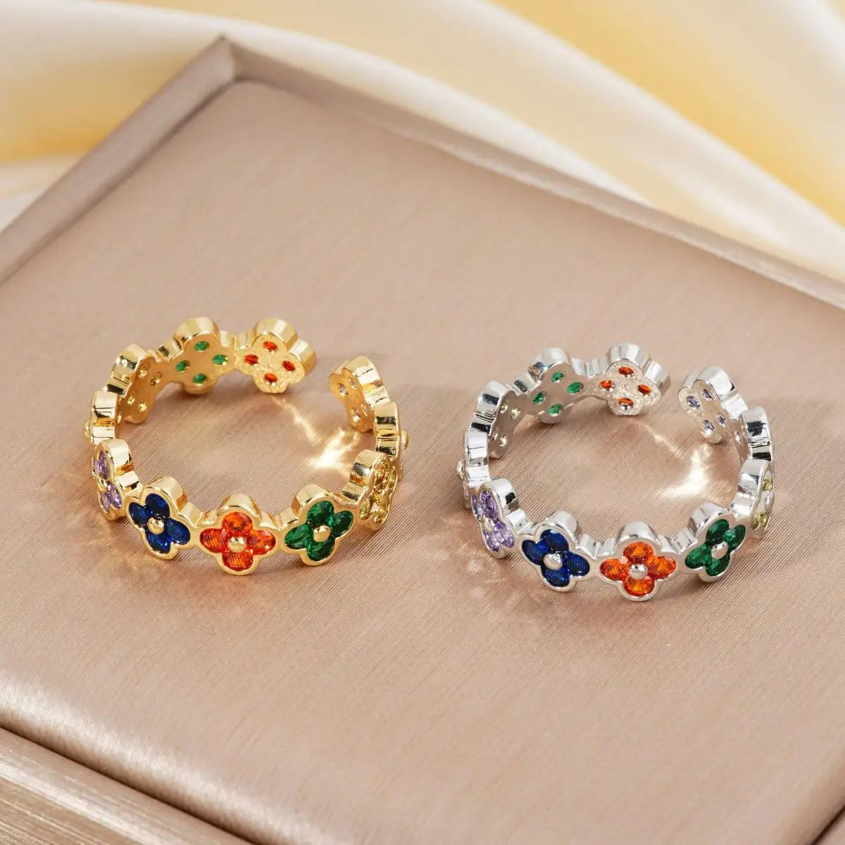 Ring with Colorful 4-Leaf Clovers in Gold Zircon