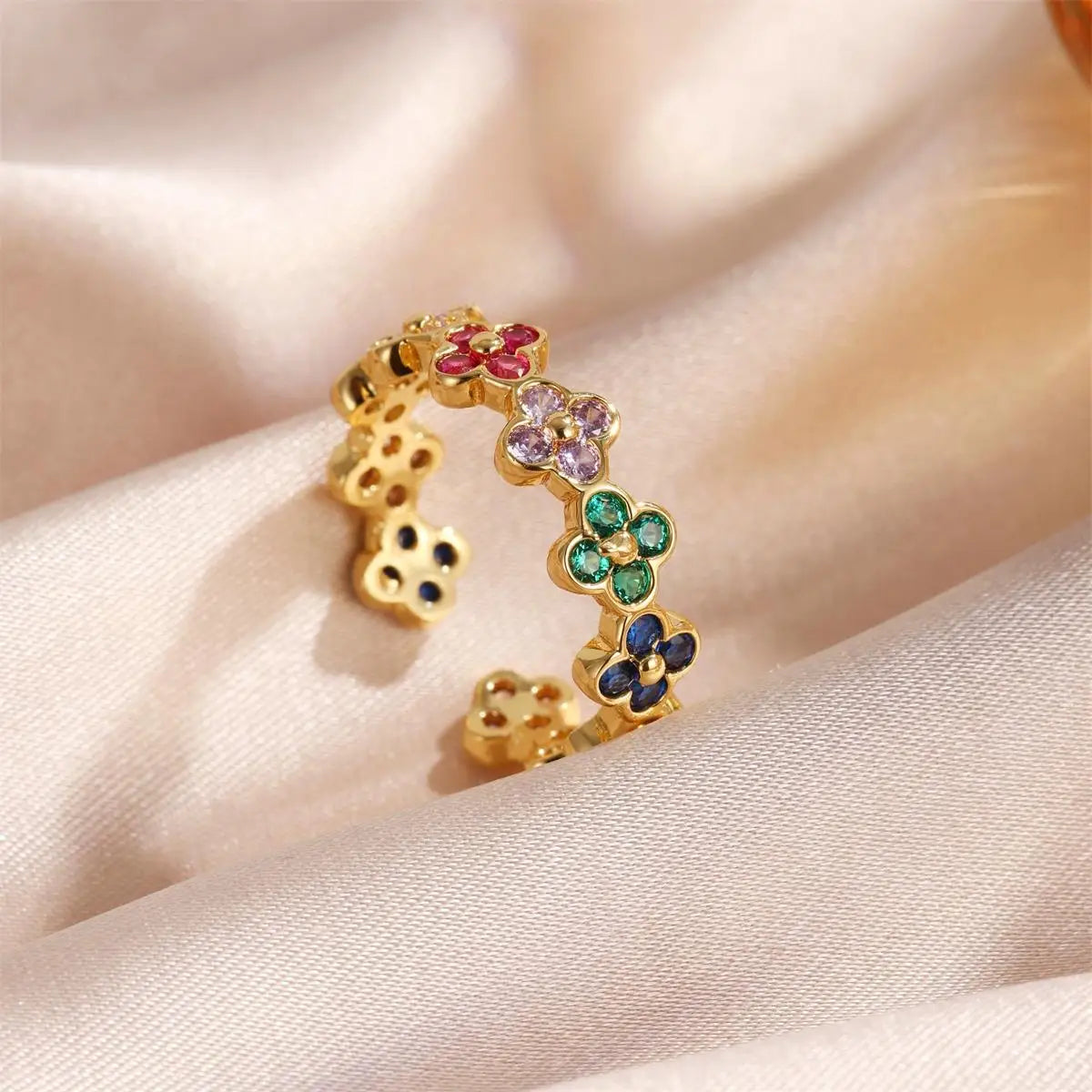 Ring with Colorful 4-Leaf Clovers in Gold Zircon