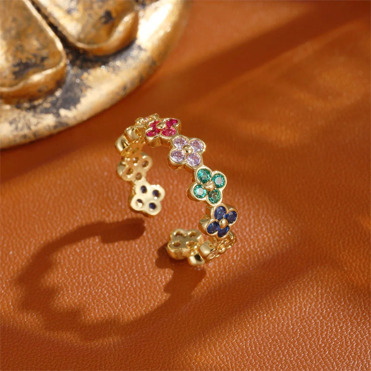 Ring with Colorful 4-Leaf Clovers in Gold Zircon