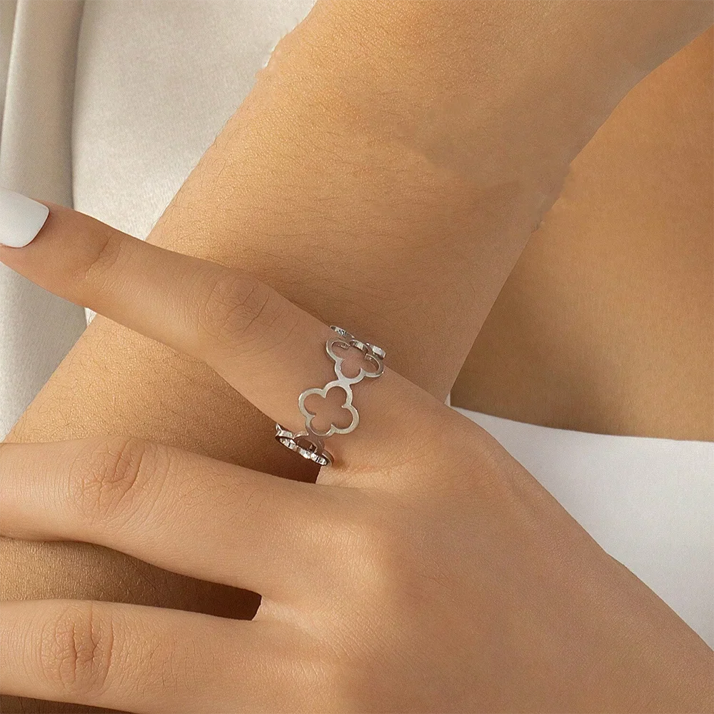 Lucky Four-Leaf Clover Ring in Silver