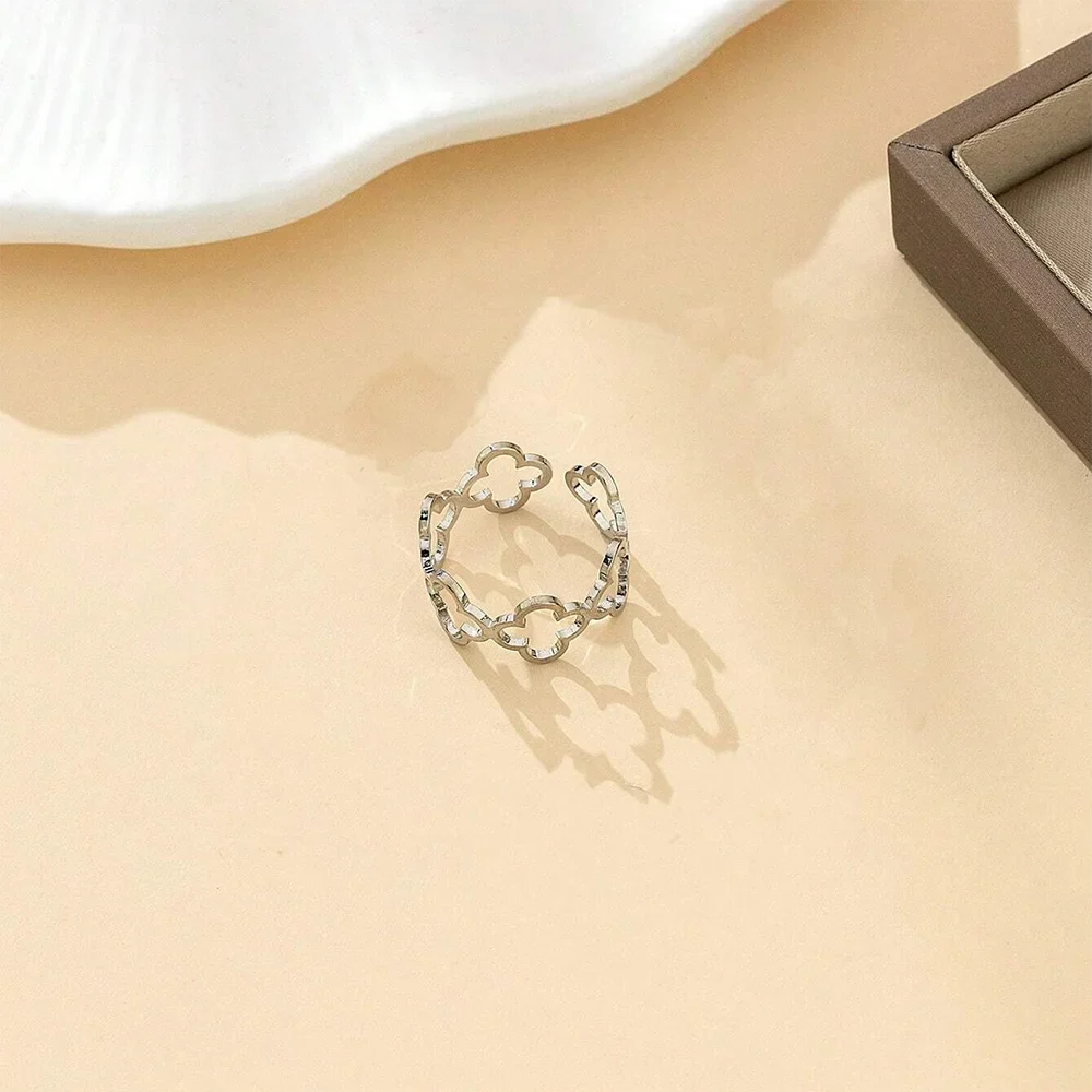 Lucky Four-Leaf Clover Ring in Silver