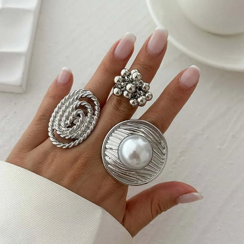 Baroque Style Ring with White Pearl silver