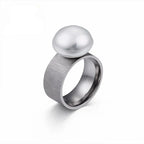 Retro-Style Ring with White Pearl silver