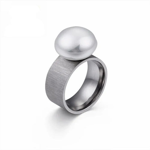 Retro-Style Ring with White Pearl silver