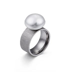 Retro-Style Ring with White Pearl silver
