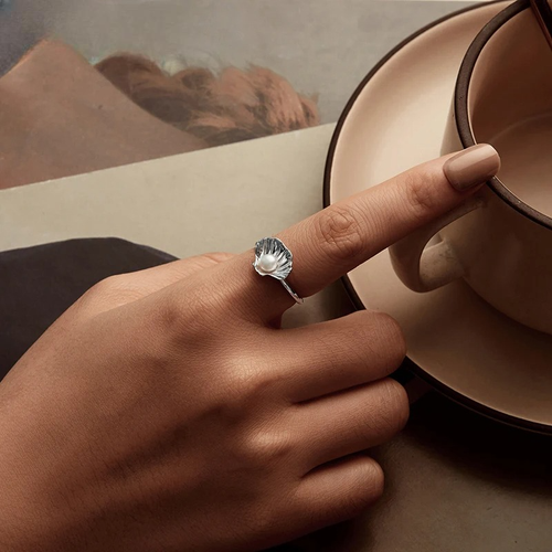 Elegant Shell Scallop Ring