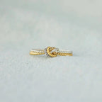 Elegant knot ring