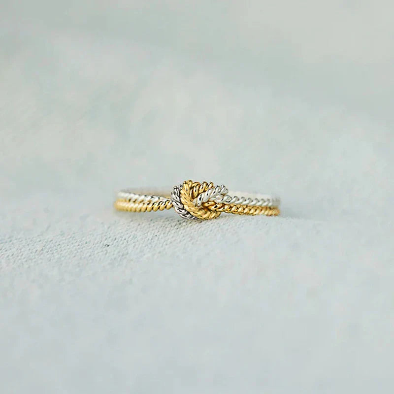 Elegant knot ring