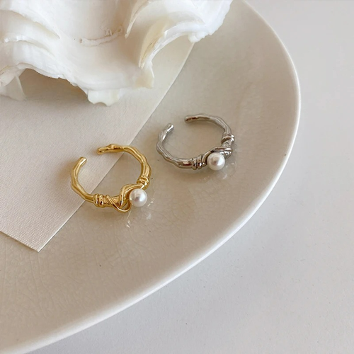 Women's Ring with White Pearl Gold