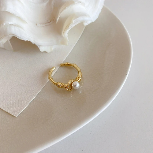 Women's Ring with White Pearl Gold