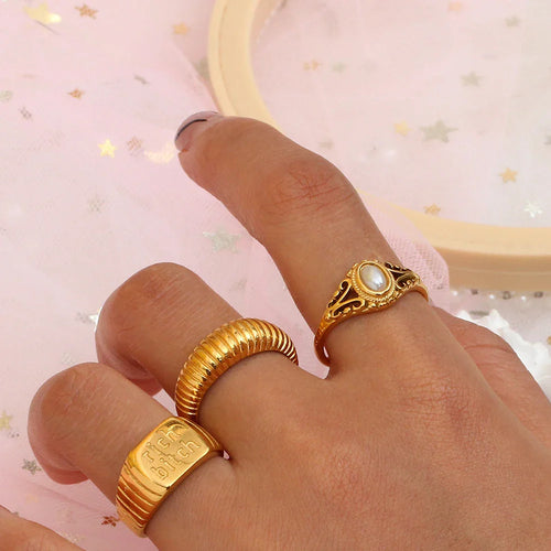 Vintage-Style Women's Ring with Pearl