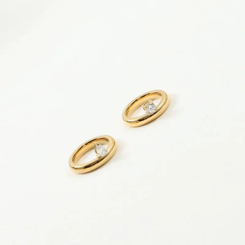 Fine Teardrop Ring with Zircon Pearl 2