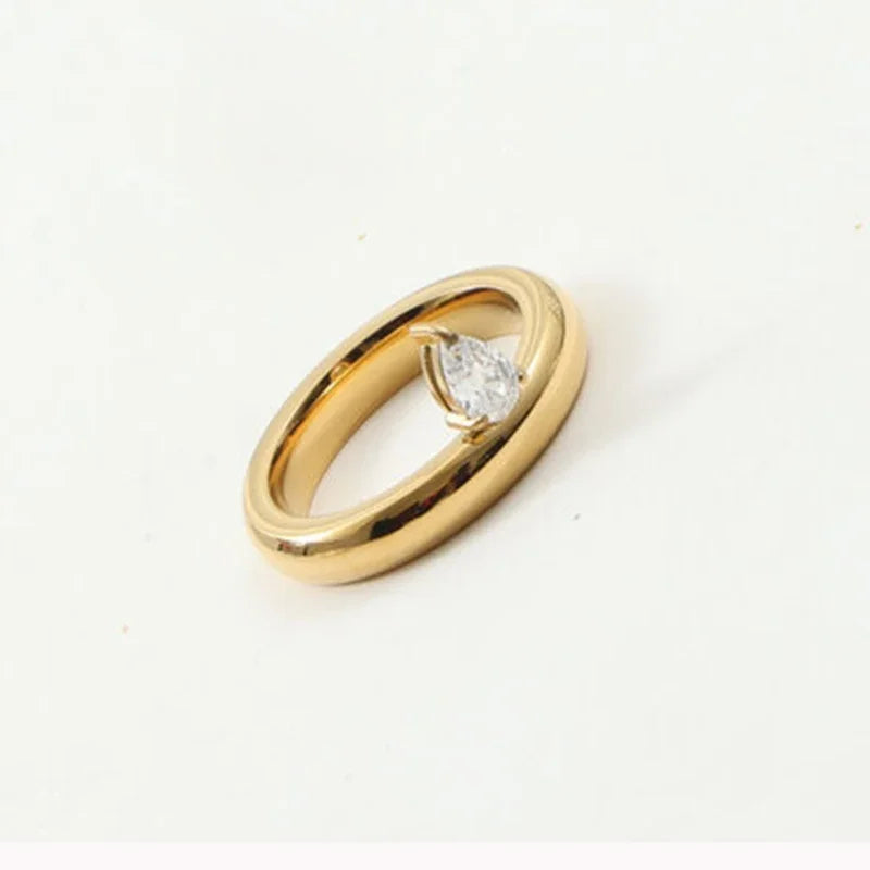 Fine Teardrop Ring with Zircon Pearl 1