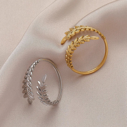 Autumn Laurel Leaf Ring gold