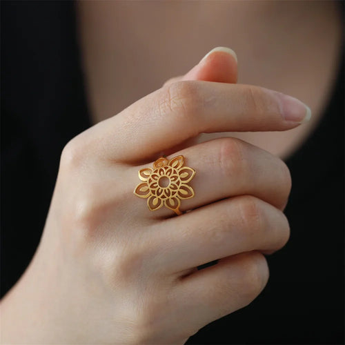 Mandala Women’s Signet Ring Gold