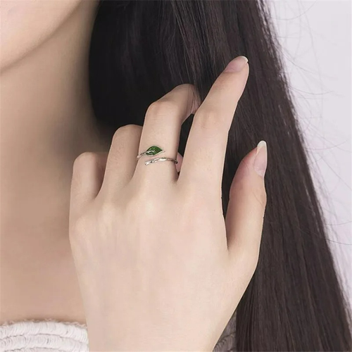 Retro Ring with Autumn Leaf